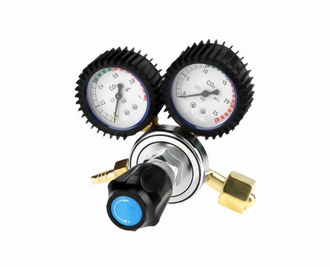 co2 pressure regulator with rubber boot